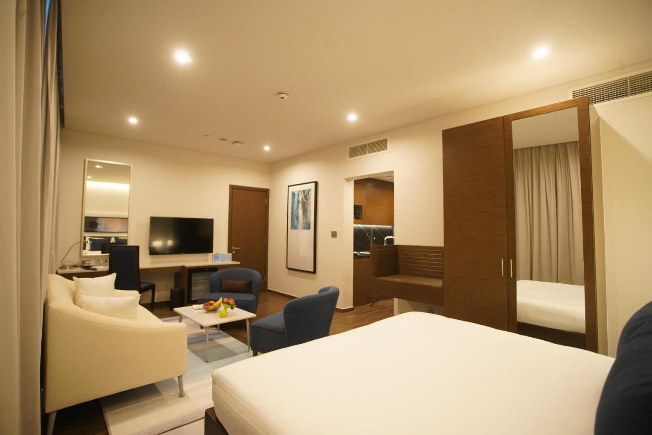 C - Hotel And Suites โดฮา ภายนอก รูปภาพ