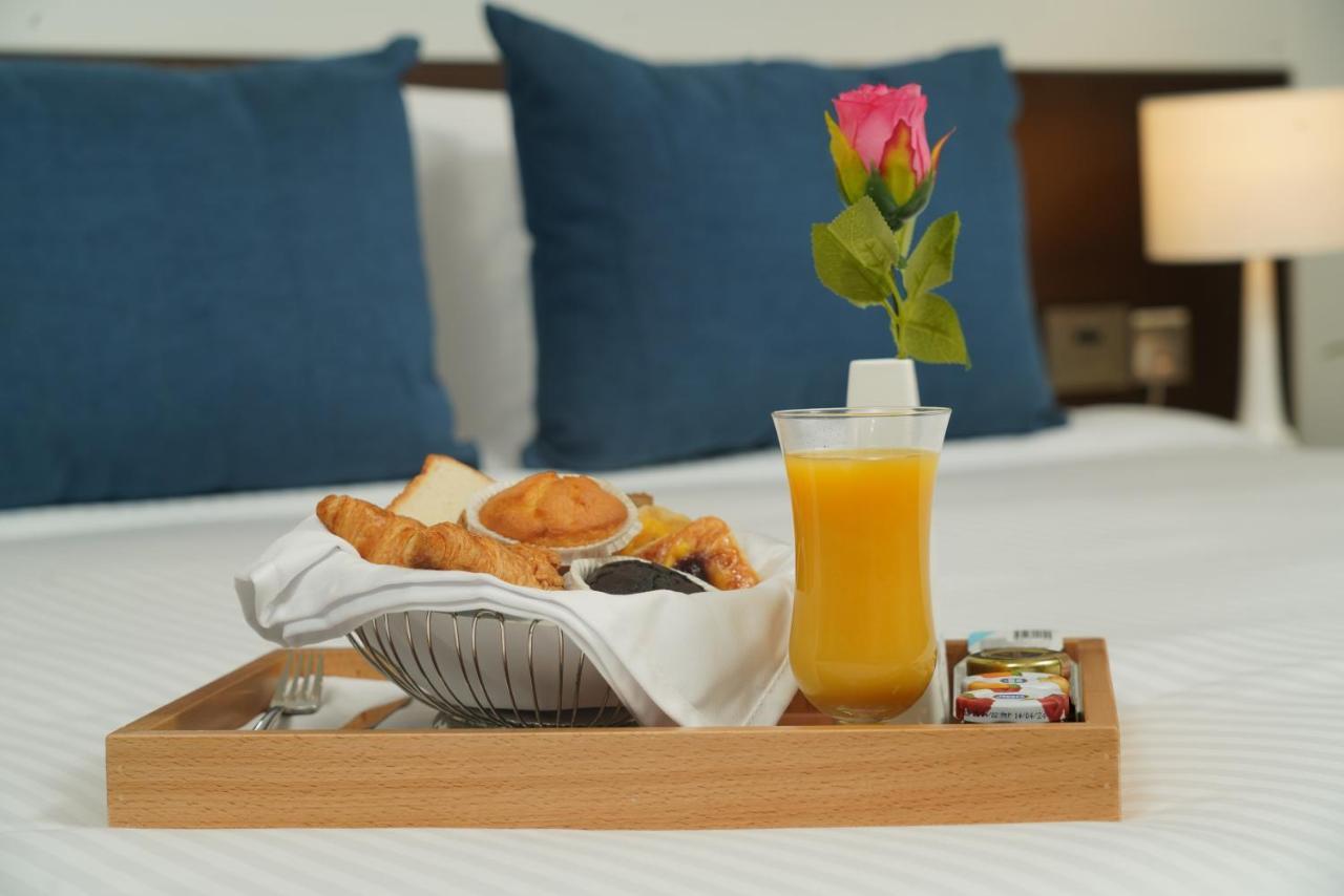 C - Hotel And Suites โดฮา ภายนอก รูปภาพ
