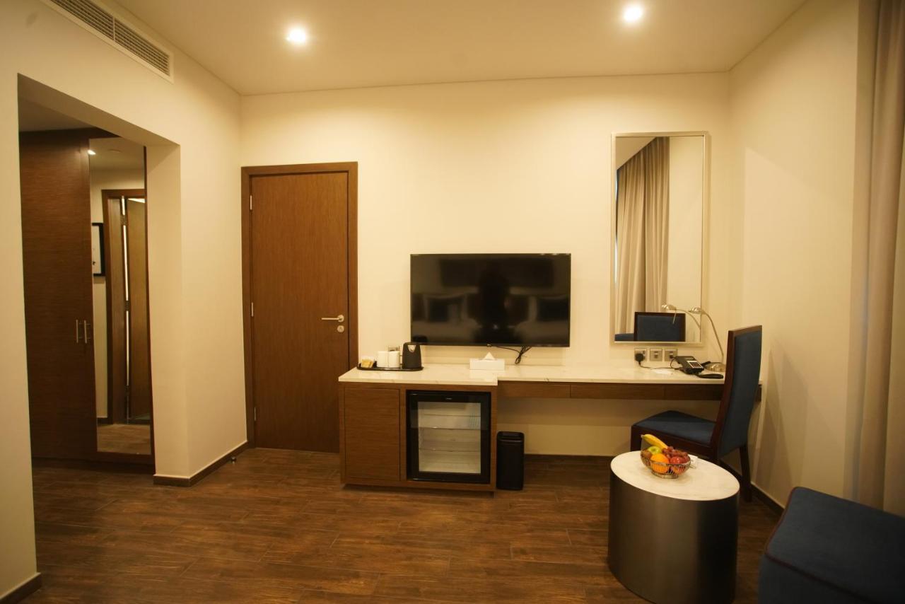 C - Hotel And Suites โดฮา ภายนอก รูปภาพ