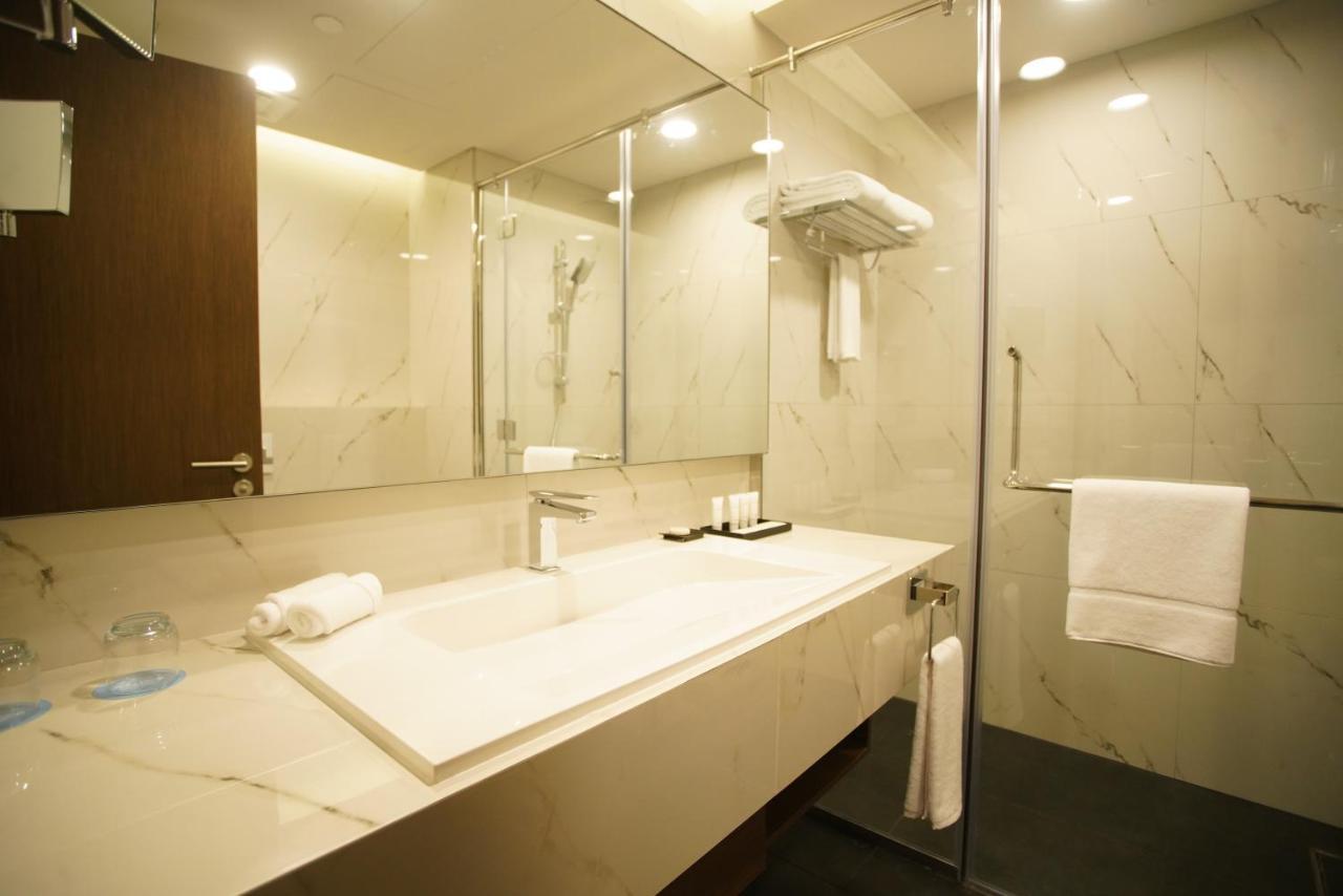 C - Hotel And Suites โดฮา ภายนอก รูปภาพ
