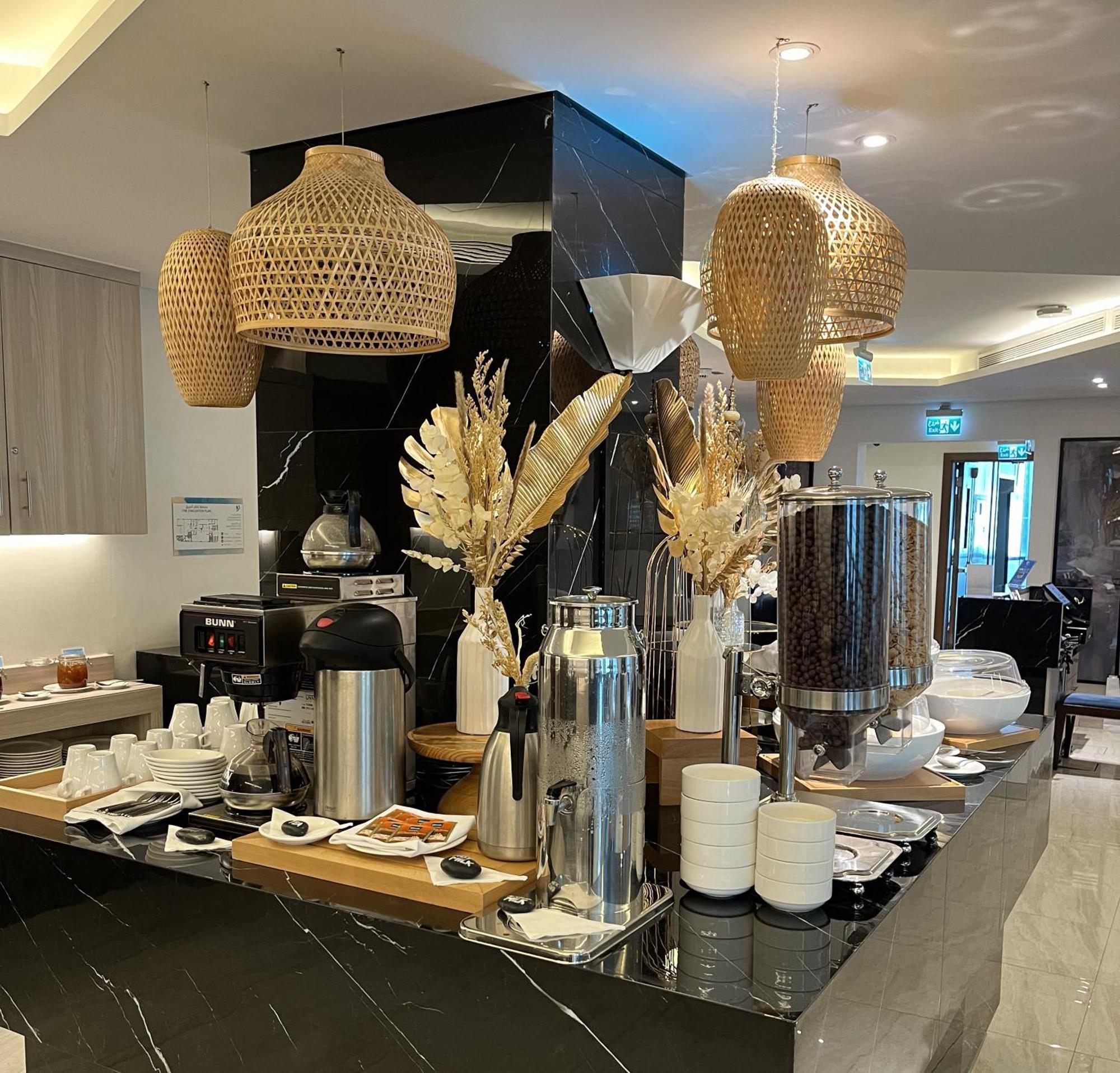 C - Hotel And Suites โดฮา ภายนอก รูปภาพ